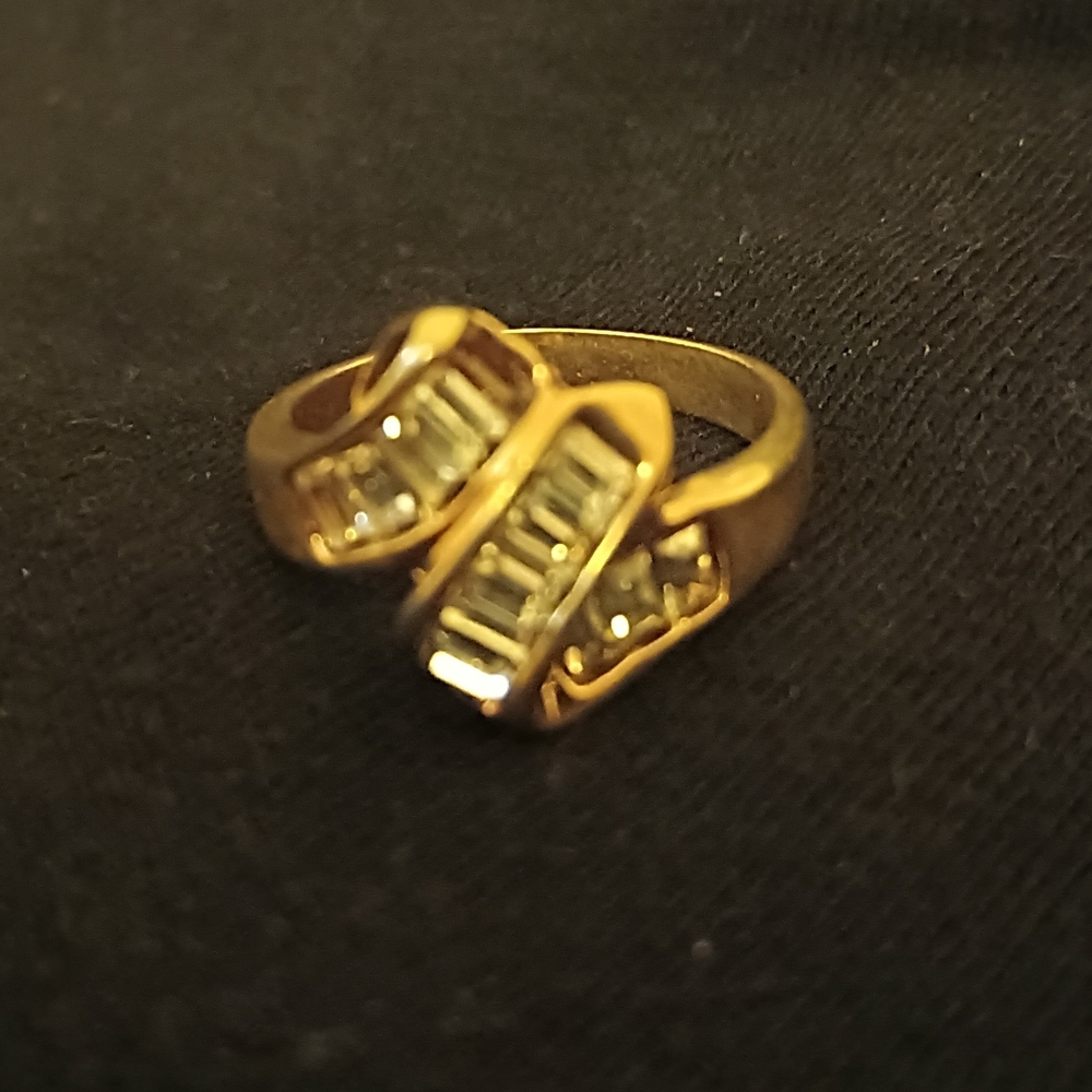 Elegant Gold Women's Ring - Picture 3 of 5